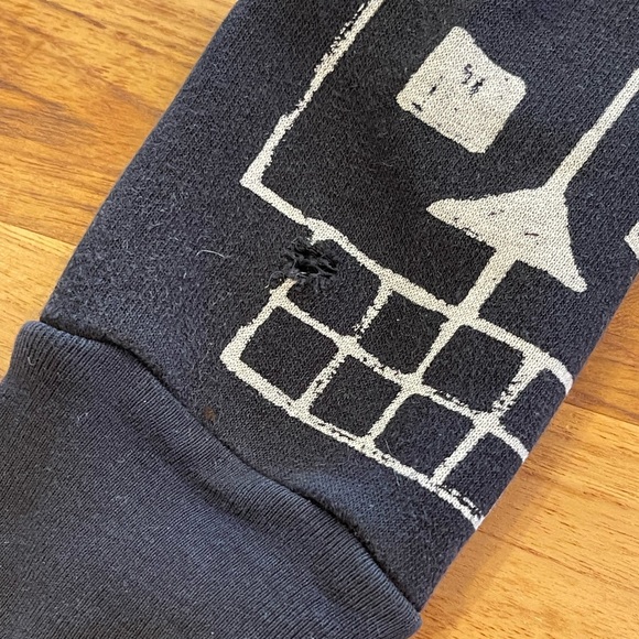 NUNUNU Skulls Sweatshirt Size 4-5 - Picture 5 of 6